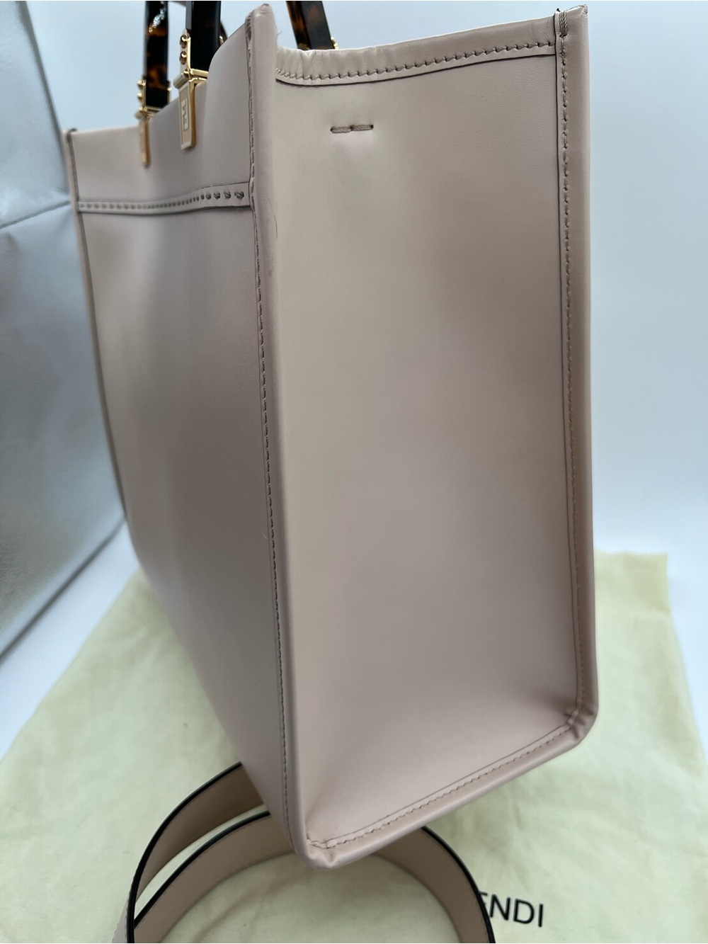 Fendi Leather Sunshine Medium Shopper Tote bag light pink🔥 - Picture 6 of 10